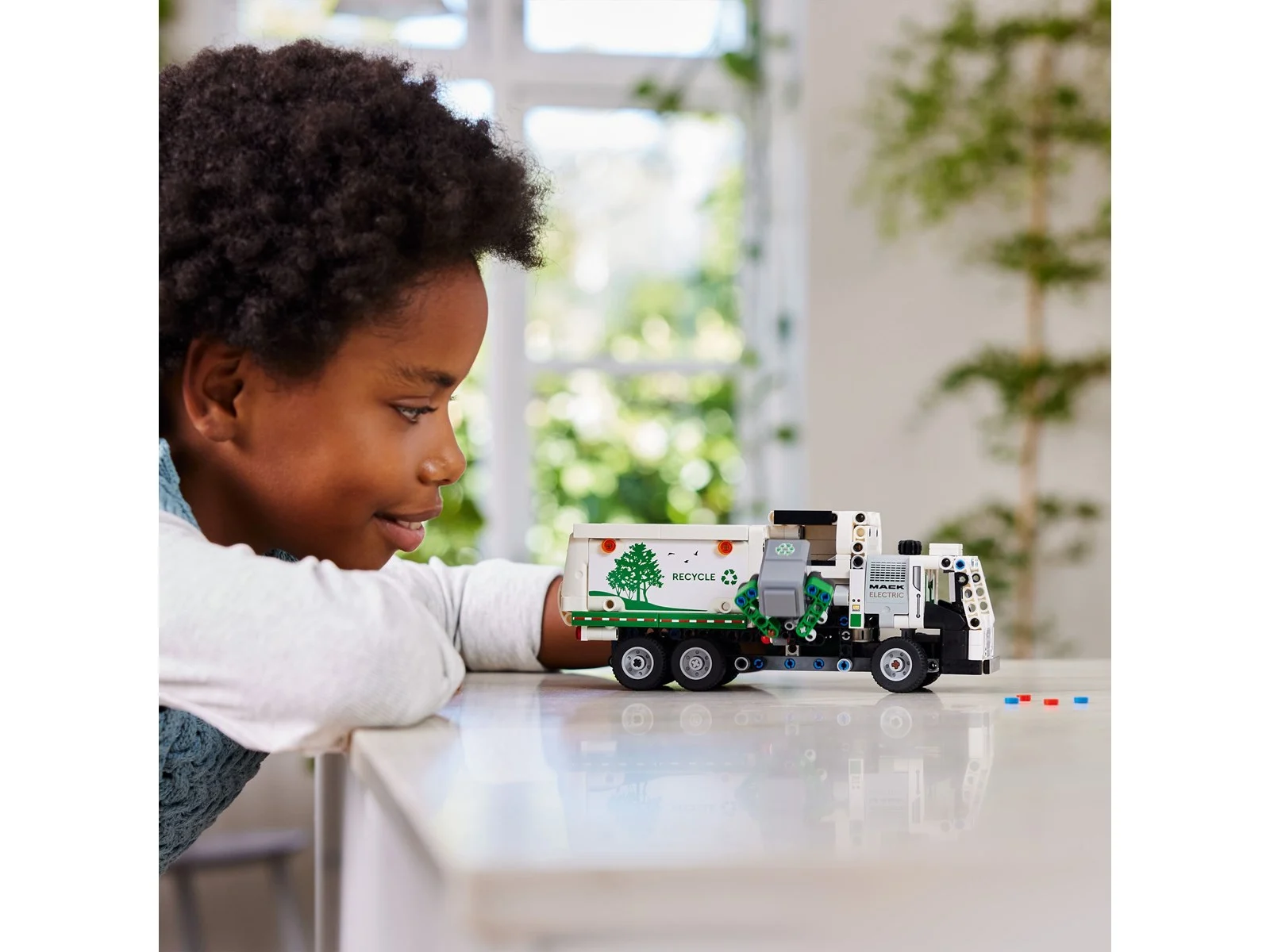 LEGO Technic Camion Mack LR 42167 - Camion Mack LR 42167 – Image 2